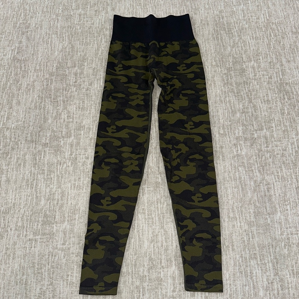 Victoria’s Secret/Pink Camo Workout Leggings - XS